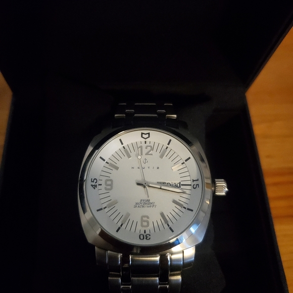 BNIB- Nautis Stealth 200 - Picture 1 of 4